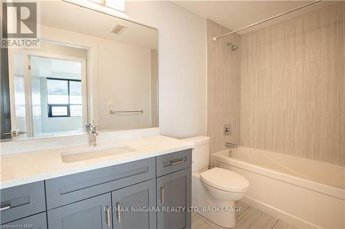 409 - 300G Fourth Avenue, St. Catharines (459 - Ridley), ON - Indoor Photo Showing Bathroom