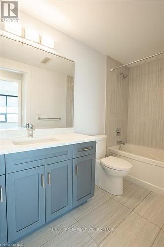 409 - 300G Fourth Avenue, St. Catharines (459 - Ridley), ON - Indoor Photo Showing Bathroom