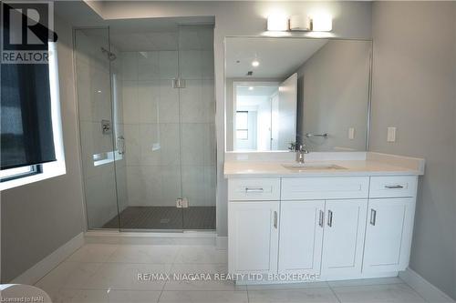 409 - 300G Fourth Avenue, St. Catharines (459 - Ridley), ON - Indoor Photo Showing Bathroom