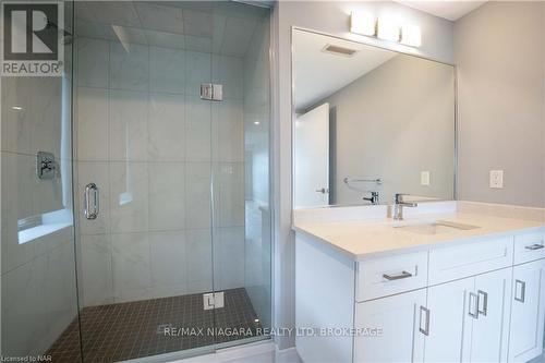 409 - 300G Fourth Avenue, St. Catharines (459 - Ridley), ON - Indoor Photo Showing Bathroom