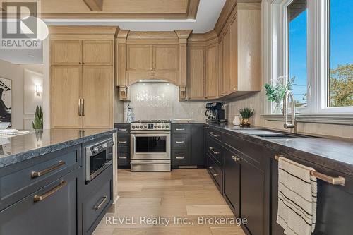 2519 Ott Road, Fort Erie (328 - Stevensville), ON - Indoor Photo Showing Kitchen With Upgraded Kitchen