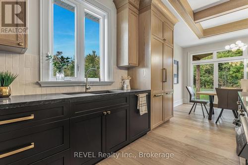 2519 Ott Road, Fort Erie (328 - Stevensville), ON - Indoor Photo Showing Kitchen