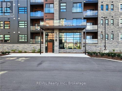 413 - 118 Summersides Boulevard, Pelham (662 - Fonthill), ON - Outdoor With Balcony With Facade