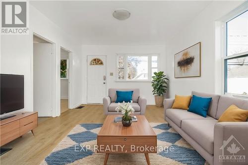 1352 Raven Avenue, Ottawa, ON - Indoor Photo Showing Living Room