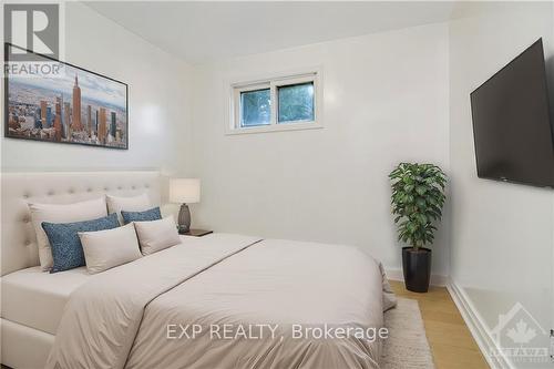 1352 Raven Avenue, Ottawa, ON - Indoor Photo Showing Bedroom