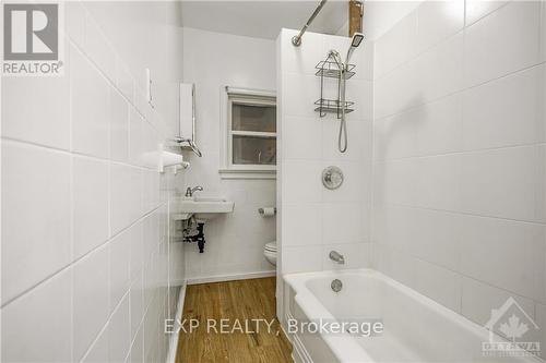 1352 Raven Avenue, Ottawa, ON - Indoor Photo Showing Bathroom