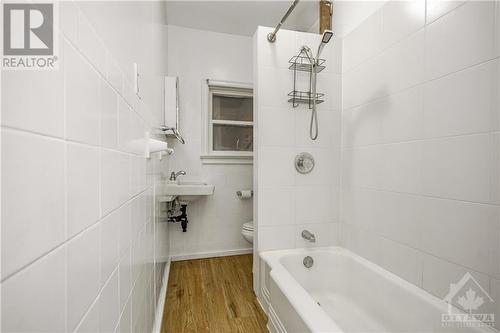 1352 Raven Avenue, Ottawa, ON - Indoor Photo Showing Bathroom