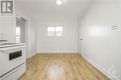 1352 Raven Avenue, Ottawa, ON - Indoor Photo Showing Kitchen