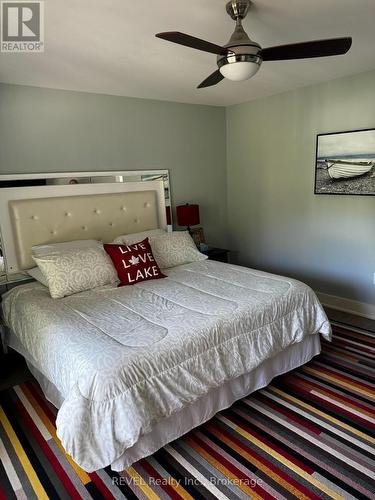 410 Lakewood Avenue, Fort Erie (337 - Crystal Beach), ON - Indoor Photo Showing Bedroom