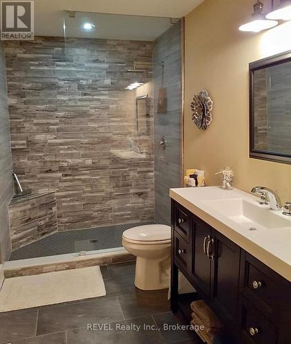 410 Lakewood Avenue, Fort Erie (337 - Crystal Beach), ON - Indoor Photo Showing Bathroom