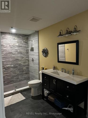 410 Lakewood Avenue, Fort Erie (337 - Crystal Beach), ON - Indoor Photo Showing Bathroom