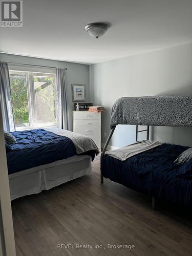 410 Lakewood Avenue, Fort Erie (337 - Crystal Beach), ON - Indoor Photo Showing Bedroom