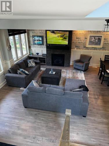 410 Lakewood Avenue, Fort Erie (337 - Crystal Beach), ON - Indoor Photo Showing Living Room With Fireplace