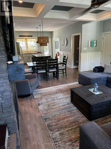 410 Lakewood Avenue, Fort Erie (337 - Crystal Beach), ON - Indoor Photo Showing Living Room