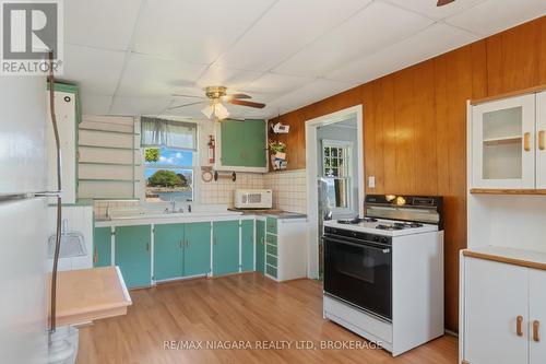 10953 Lakeshore Road, Wainfleet (880 - Lakeshore), ON - Indoor Photo Showing Kitchen