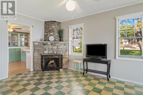 10953 Lakeshore Road, Wainfleet (880 - Lakeshore), ON - Indoor Photo Showing Living Room With Fireplace