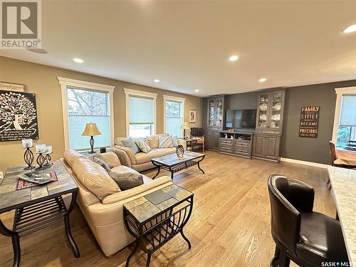 744 Washington Drive, Weyburn, SK - Indoor Photo Showing Living Room