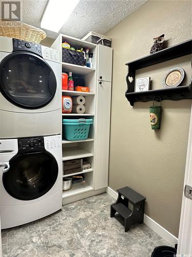 744 Washington Drive, Weyburn, SK - Indoor Photo Showing Laundry Room