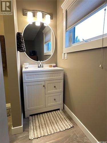 744 Washington Drive, Weyburn, SK - Indoor Photo Showing Bathroom