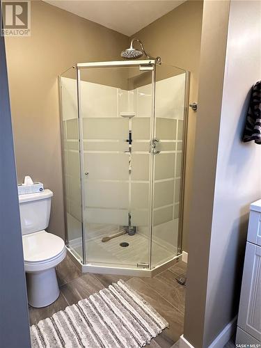 744 Washington Drive, Weyburn, SK - Indoor Photo Showing Bathroom