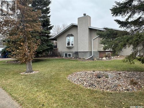 744 Washington Drive, Weyburn, SK - Outdoor