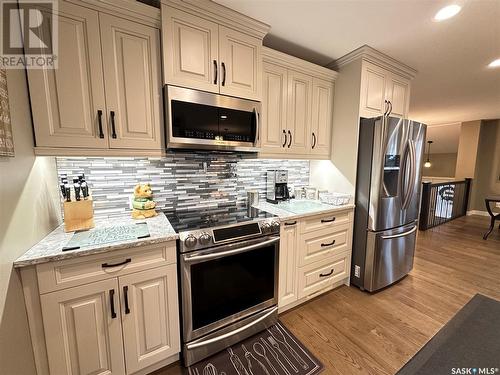 744 Washington Drive, Weyburn, SK - Indoor Photo Showing Kitchen With Upgraded Kitchen