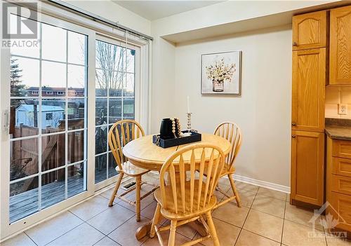 386 Wisteria Crescent, Ottawa, ON - Indoor Photo Showing Dining Room