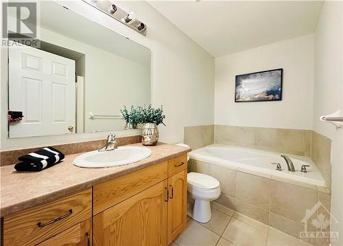 386 Wisteria Crescent, Ottawa, ON - Indoor Photo Showing Bathroom