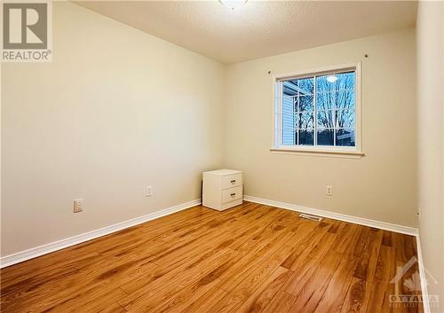 386 Wisteria Crescent, Ottawa, ON - Indoor Photo Showing Other Room