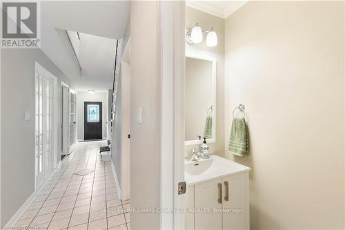 11 Waterford Crescent, Hamilton, ON - Indoor Photo Showing Bathroom