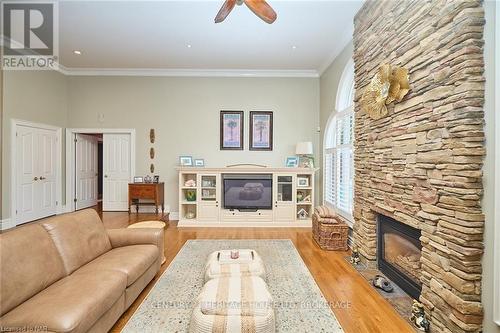 14 Brookfield Court, Pelham (662 - Fonthill), ON - Indoor Photo Showing Living Room With Fireplace