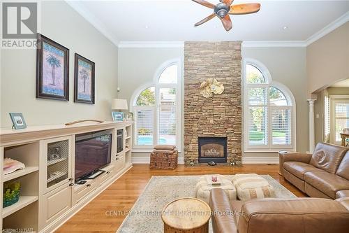 14 Brookfield Court, Pelham (662 - Fonthill), ON - Indoor Photo Showing Living Room With Fireplace