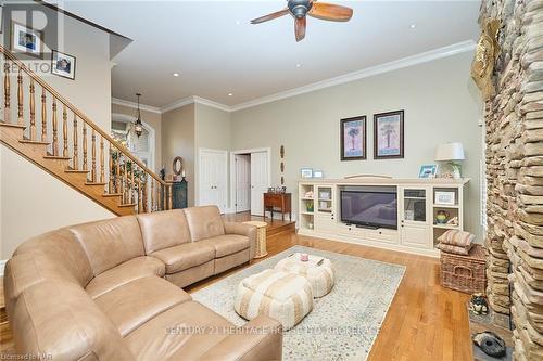 14 Brookfield Court, Pelham (662 - Fonthill), ON - Indoor Photo Showing Living Room