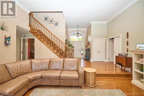 14 Brookfield Court, Pelham (662 - Fonthill), ON - Indoor Photo Showing Living Room