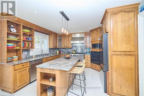 14 Brookfield Court, Pelham (662 - Fonthill), ON - Indoor Photo Showing Kitchen