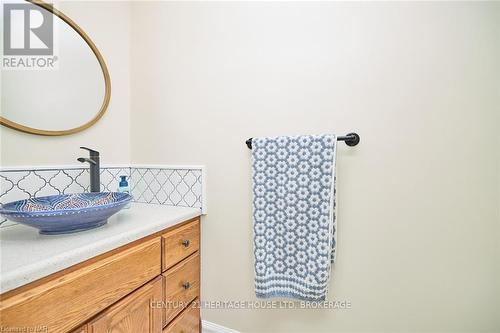 14 Brookfield Court, Pelham (662 - Fonthill), ON - Indoor Photo Showing Bathroom