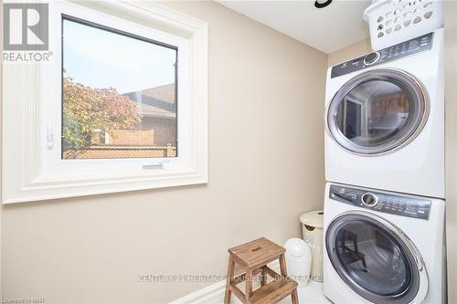 14 Brookfield Court, Pelham (662 - Fonthill), ON - Indoor Photo Showing Laundry Room