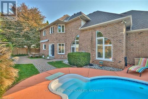 14 Brookfield Court, Pelham (662 - Fonthill), ON - Outdoor With In Ground Pool With Exterior