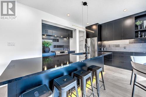 2086 Saddlerock Avenue, London, ON - Indoor Photo Showing Kitchen With Upgraded Kitchen