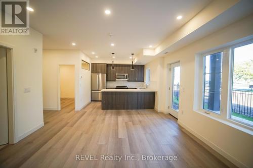 109 - 123 Lincoln Street, Welland (772 - Broadway), ON - Indoor Photo Showing Kitchen