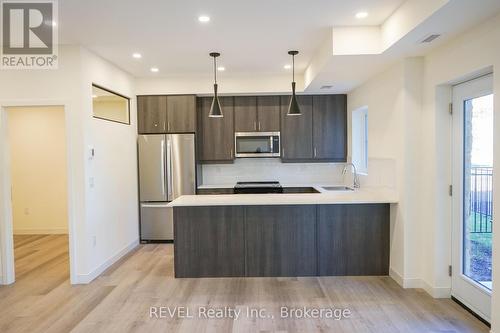 109 - 123 Lincoln Street, Welland (772 - Broadway), ON - Indoor Photo Showing Kitchen With Stainless Steel Kitchen With Upgraded Kitchen