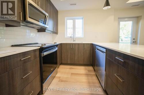 109 - 123 Lincoln Street, Welland (772 - Broadway), ON - Indoor Photo Showing Kitchen With Upgraded Kitchen