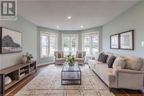 2035 Fourth Avenue, Lincoln (980 - Lincoln-Jordan/Vineland), ON - Indoor Photo Showing Living Room