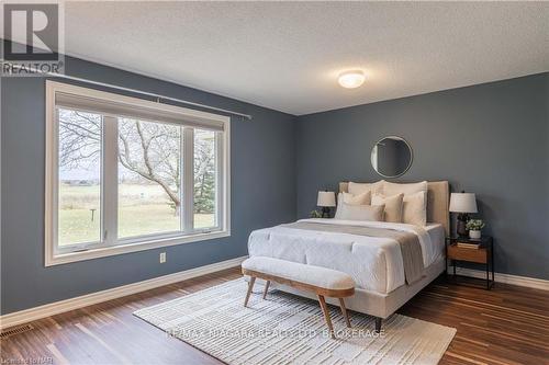 2035 Fourth Avenue, Lincoln (980 - Lincoln-Jordan/Vineland), ON - Indoor Photo Showing Bedroom