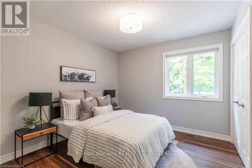 2035 Fourth Avenue, Lincoln (980 - Lincoln-Jordan/Vineland), ON - Indoor Photo Showing Bedroom