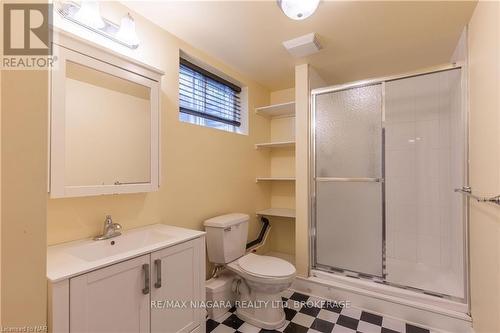 2035 Fourth Avenue, Lincoln (980 - Lincoln-Jordan/Vineland), ON - Indoor Photo Showing Bathroom