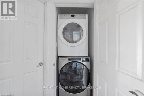 6423 Barker Street, Niagara Falls (216 - Dorchester), ON - Indoor Photo Showing Laundry Room