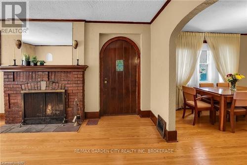 168 Thorold Road, Welland (767 - N. Welland), ON - Indoor Photo Showing Living Room With Fireplace