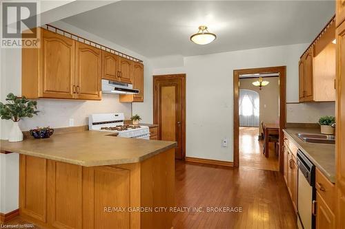 168 Thorold Road, Welland (767 - N. Welland), ON - Indoor Photo Showing Kitchen