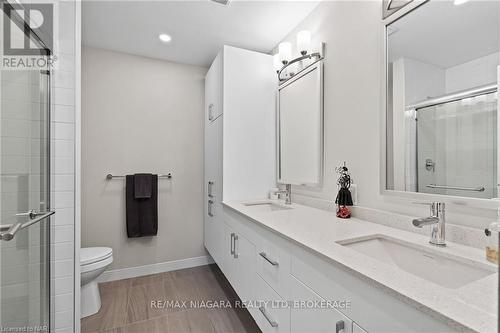 502 - 118 West Street, Port Colborne (878 - Sugarloaf), ON - Indoor Photo Showing Bathroom